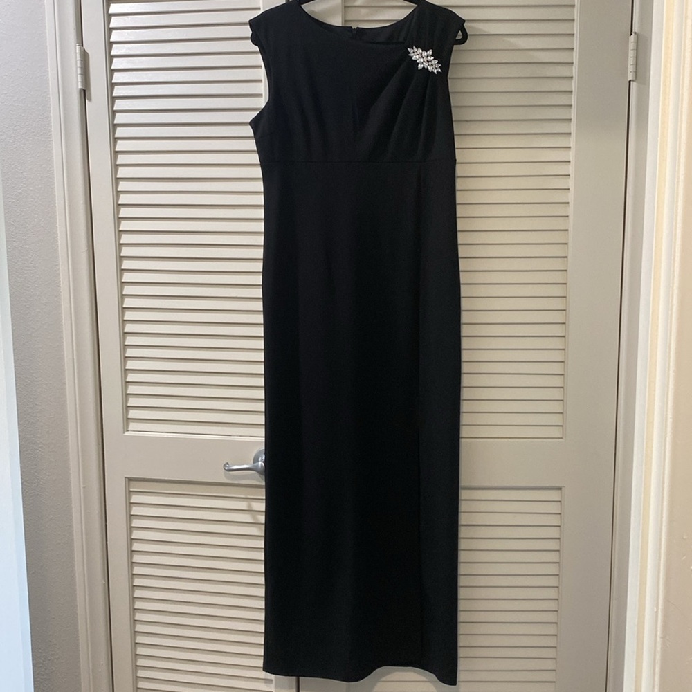 SLNY formal black dress. Size 12.🖤